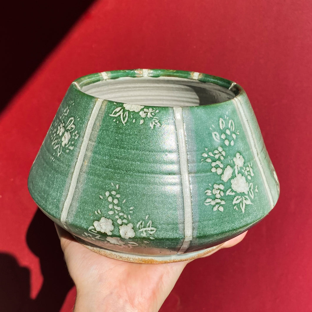 Green Floral Pattern Vase / Ceramics